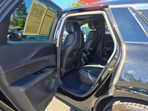 Used 2026 Cadillac Lyriq Luxury AWD/4WD image 15