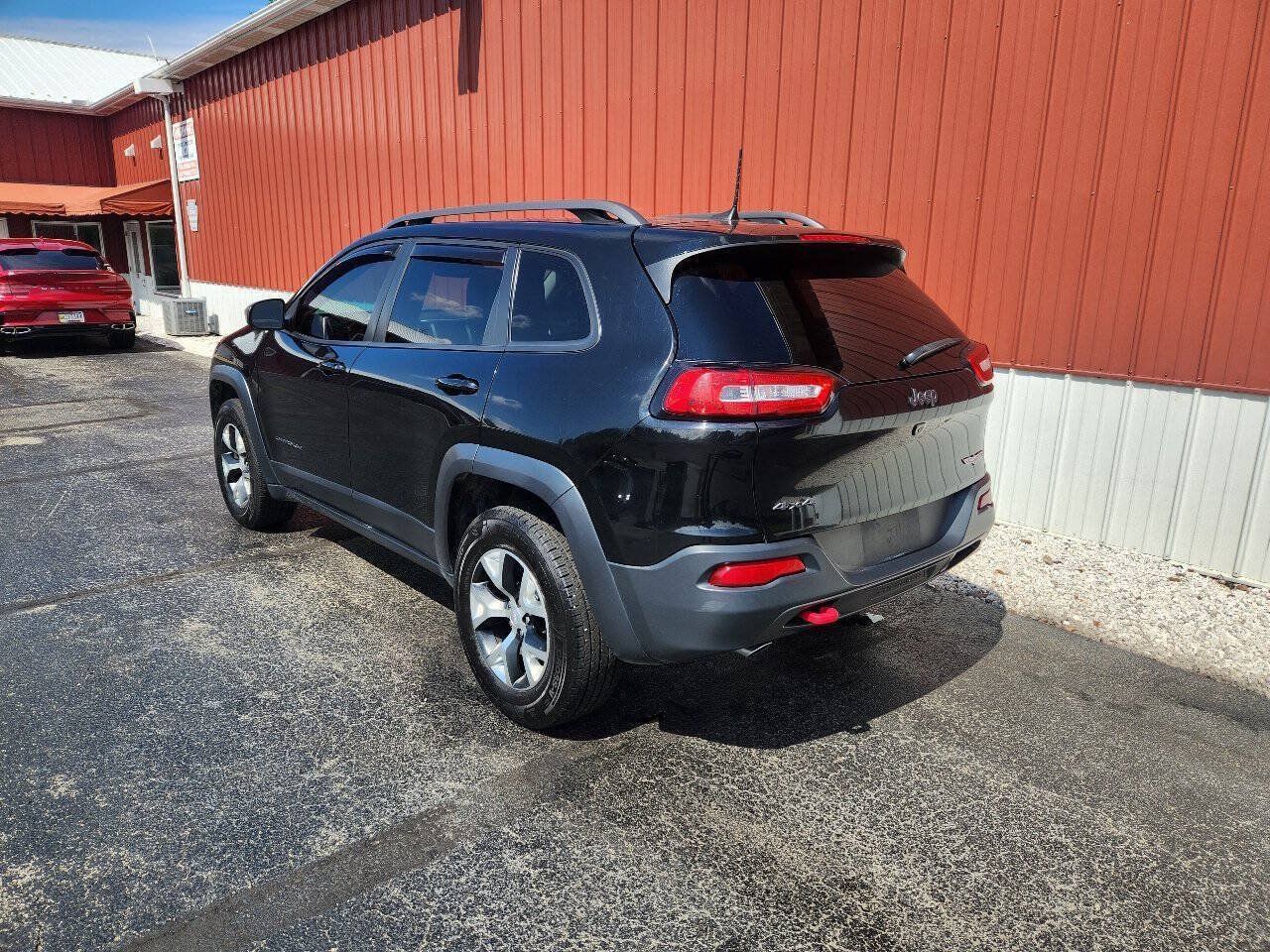 Used 2017 Jeep Cherokee Trailhawk w/ Cold Weather Group AWD/4WD image 6