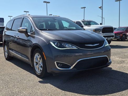 Used 2020 Chrysler Pacifica Limited FWD image 1