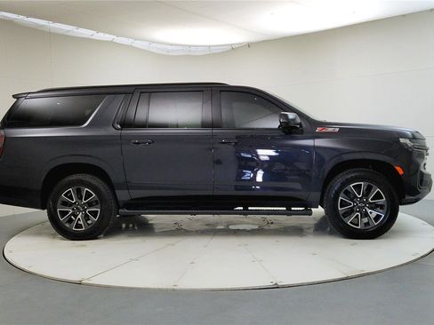 Used 2022 Chevrolet Suburban Z71 w/ Luxury Package image 8