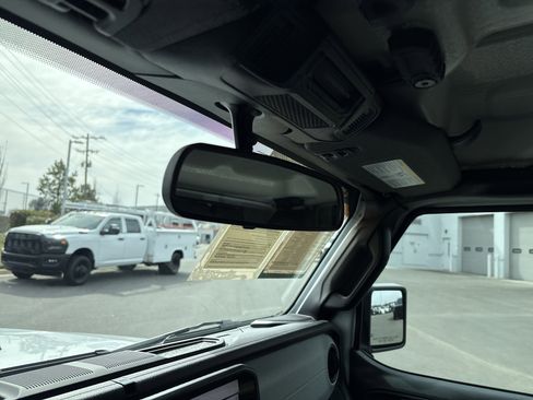 Certified 2025 Jeep Gladiator Sport image 28