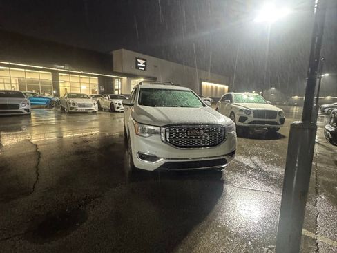 Used 2017 GMC Acadia Denali w/ Technology Package image 3