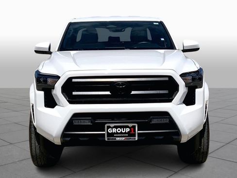 Used 2025 Toyota Tacoma SR5 image 4