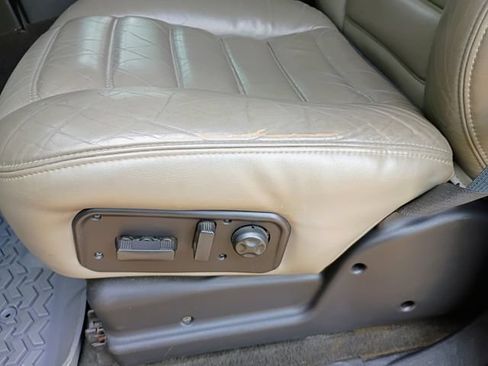 Used 2005 HUMMER H2 w/ Preferred Equipment Group AWD/4WD image 28