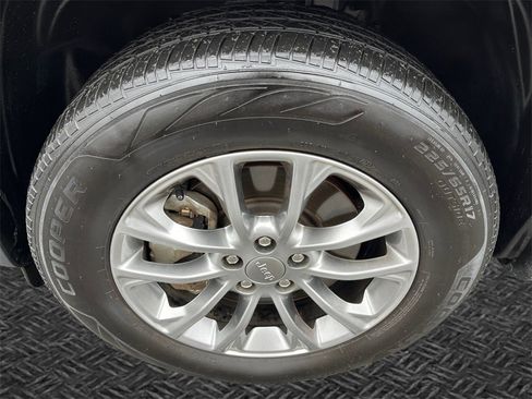 Used 2021 Jeep Cherokee Latitude Lux w/ Comfort/Convenience Group image 11