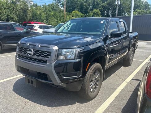 Used 2025 Nissan Frontier SV AWD/4WD image 2