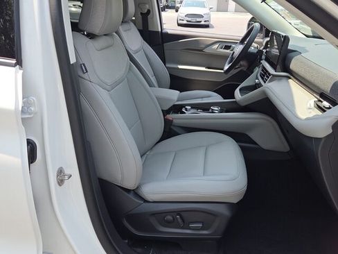 New 2026 Ford Explorer Active w/ Active Comfort Package RWD image 18