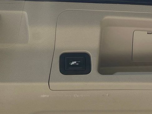 Used 2021 GMC Acadia Denali w/ Denali Technology Package FWD image 14