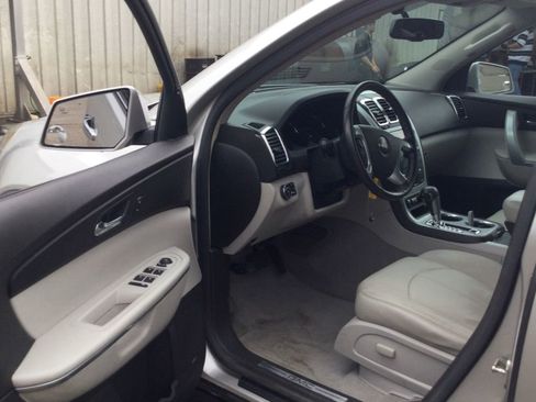 Used 2008 GMC Acadia SLT w/ Cargo Convenience Package image 10
