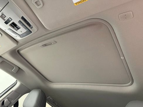 Certified 2024 Toyota Sienna Limited image 19