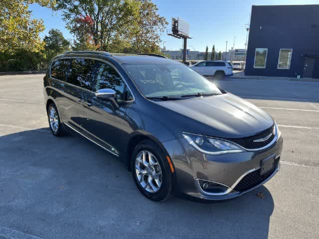 Used 2018 Chrysler Pacifica Limited w/ Advanced Safetytec Group FWD image 2