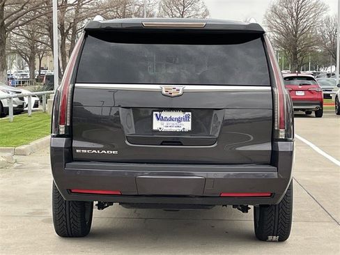 Used 2016 Cadillac Escalade Platinum image 5