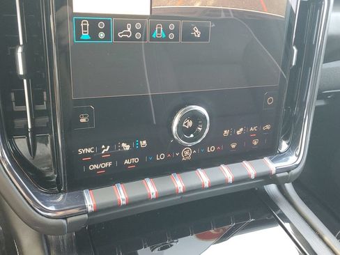 Used 2025 GMC Yukon XL AT4 Ultimate AWD/4WD image 28