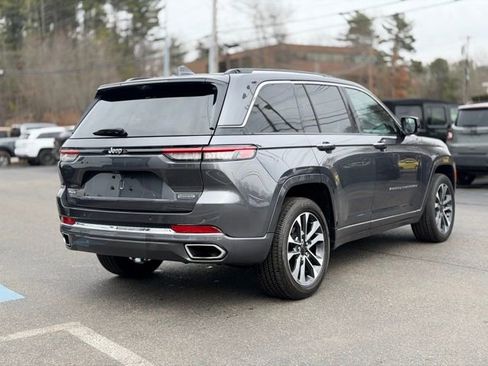 Used 2022 Jeep Grand Cherokee Overland w/ Luxury Tech Group IV AWD/4WD image 9