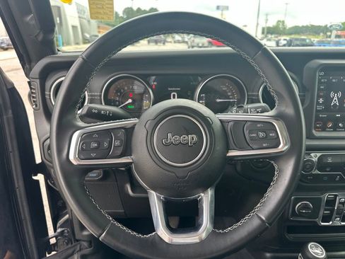 Used 2022 Jeep Wrangler Unlimited Sahara AWD/4WD image 13