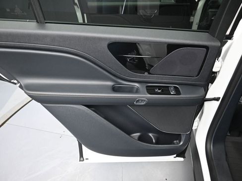 New 2026 Lincoln Aviator AWD image 30