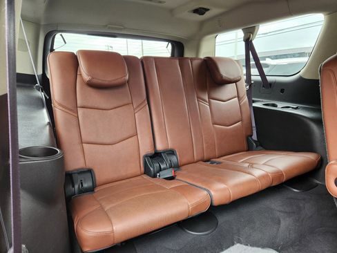 Used 2016 Cadillac Escalade ESV Luxury AWD/4WD image 14