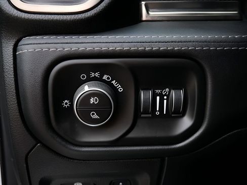 Used 2021 RAM 1500 Limited AWD/4WD image 17