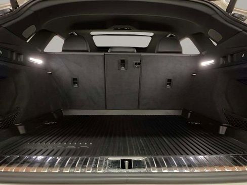 Used 2022 Audi e-tron Premium Plus w/ Premium Plus Package image 95