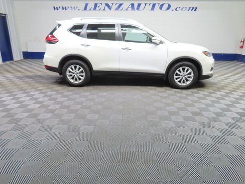 Used 2017 Nissan Rogue SV AWD/4WD image 2