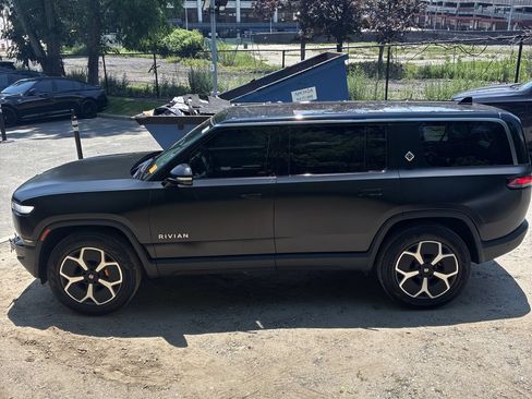 Used 2023 Rivian R1S Adventure AWD/4WD image 26