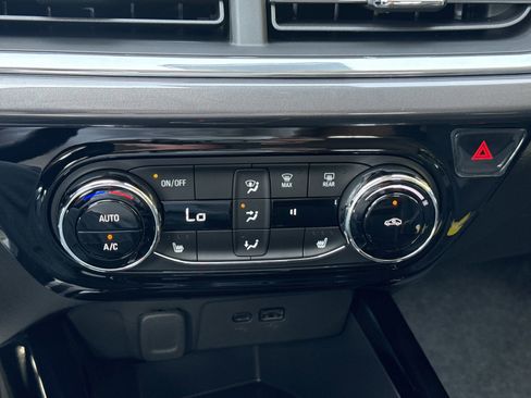 Used 2025 Chevrolet Trax ACTIV w/ Driver Confidence Package image 24