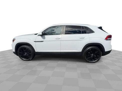 Used 2024 Volkswagen Atlas Cross Sport SE w/ Panoramic Sunroof Package FWD image 5