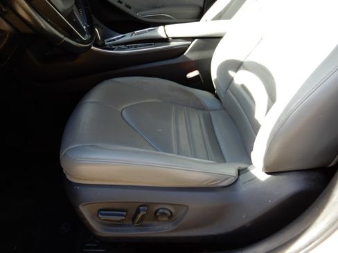 Used 2019 Toyota Avalon XSE image 11