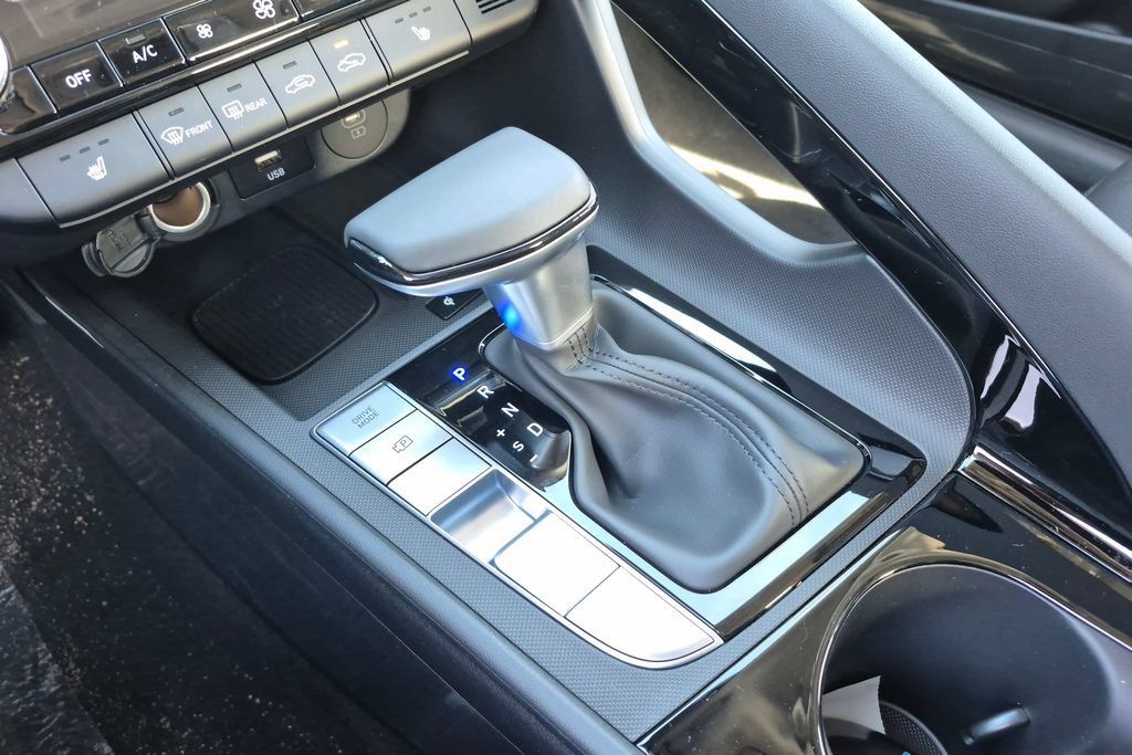 New 2026 Hyundai Elantra Limited FWD image 28