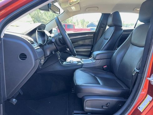 Used 2021 Chrysler 300 Touring L image 11