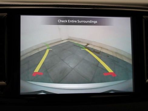 Used 2024 Chrysler Pacifica Touring-L FWD image 16