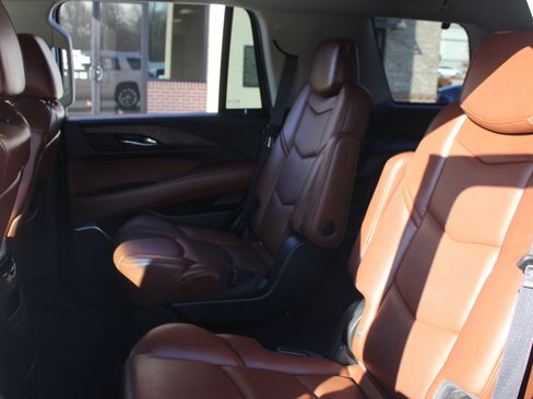 Used 2019 Cadillac Escalade Premium Luxury image 32