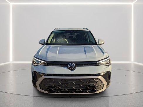 New 2026 Volkswagen Taos SE FWD image 8
