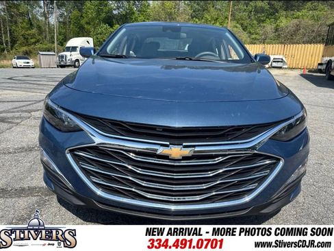 Used 2025 Chevrolet Malibu LT image 2