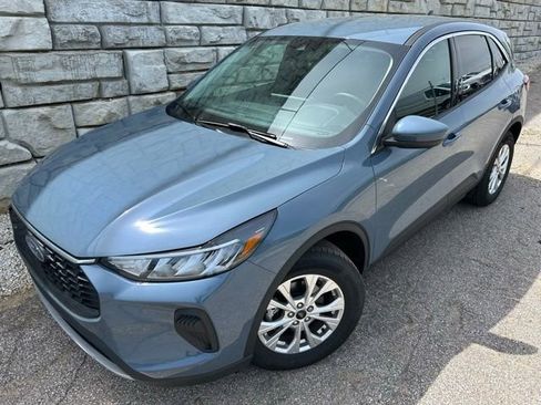 Used 2023 Ford Escape Active w/ Tech Pack #2 AWD/4WD image 1