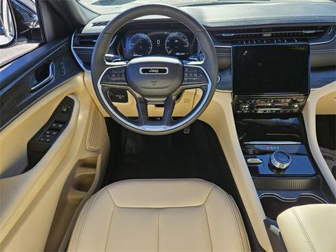 Used 2025 Jeep Grand Cherokee L Limited image 12