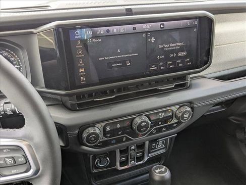 Used 2025 Jeep Wrangler Unlimited Sahara w/ Safety Group AWD/4WD image 14