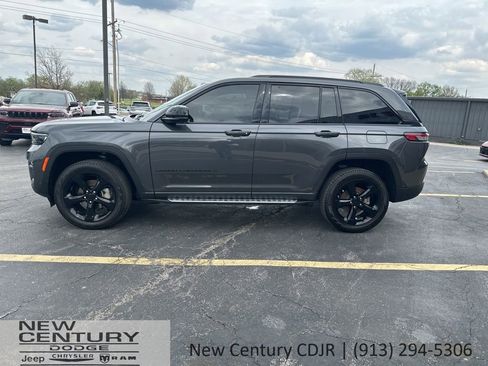 Used 2025 Jeep Grand Cherokee Limited w/ Luxury Tech Group II image 5