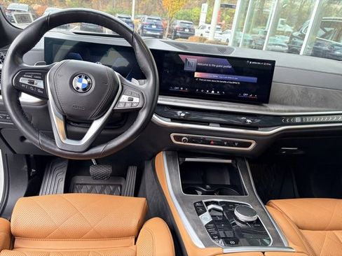Used 2024 BMW X5 xDrive40i w/ Premium Package image 11