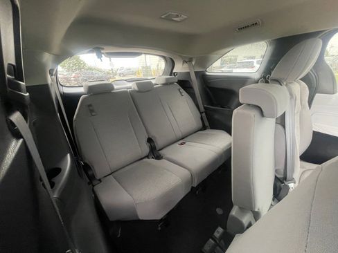Used 2025 Toyota Sienna LE image 24