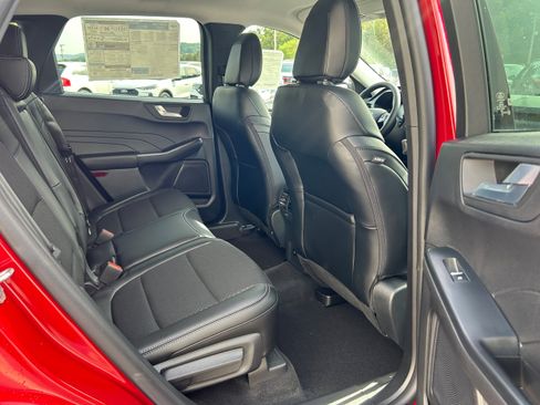 New 2025 Ford Escape SE image 28