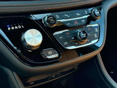 New 2026 Chrysler Pacifica Pinnacle FWD image 22