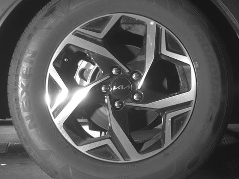 Used 2025 Kia Sportage LX FWD image 15