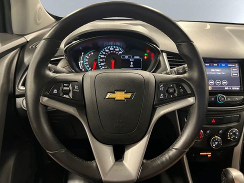 Used 2022 Chevrolet Trax LT w/ Driver Confidence Package AWD/4WD image 17