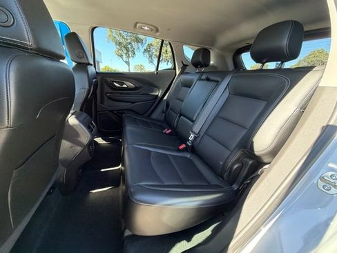 Used 2024 GMC Terrain SLT FWD image 11