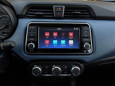 Used 2025 Nissan Versa SV FWD image 24