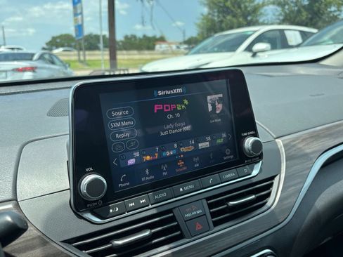 Used 2025 Nissan Altima 2.5 SV FWD image 20