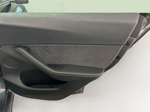 Used 2022 Tesla Model Y Long Range image 33