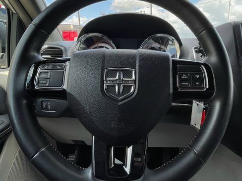 Used 2019 Dodge Grand Caravan SXT FWD image 19