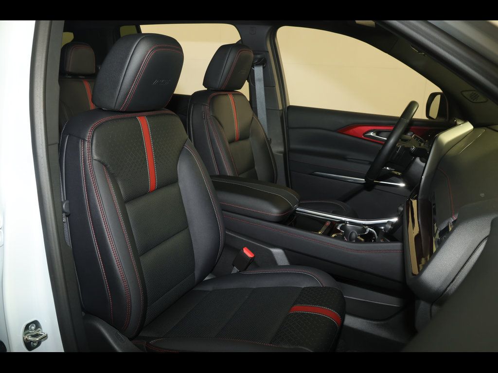 Certified 2026 Chevrolet Traverse RS w/ LPO, Floor Liner Package AWD/4WD image 19